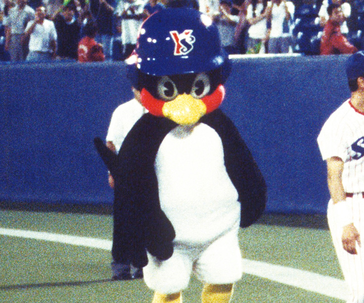 ヤクルト・つば九郎を名シーンで振り返る！ プロ野球マスコット界を