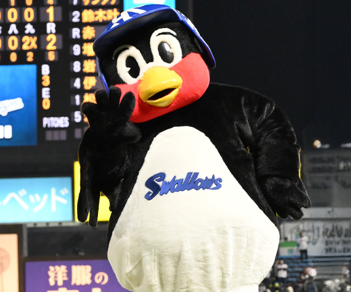 おかえり！ つば九郎 本拠地開幕戦で2季ぶりに活動を再開 | 野球コラム