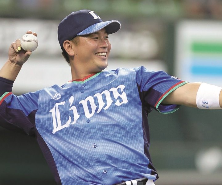 西武 岡田雅利 捕手専用蛍光爪ステッカー サインミスを解消した蛍光爪ステッカー 野球コラム 週刊ベースボールonline