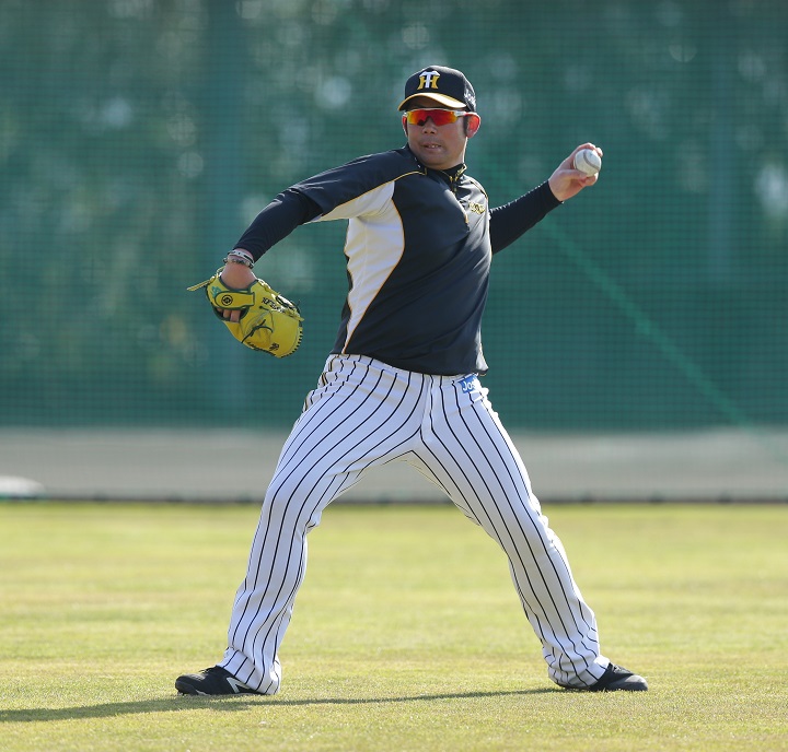 阪神 岩田稔投手 犬は２匹 遊んでるだけで癒やされます 犬 野球 週刊ベースボールonline