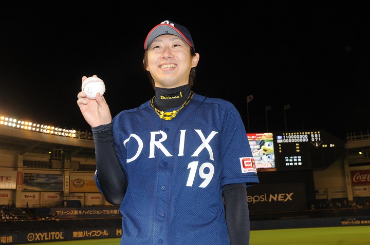 Bs2017 スポーツ BBM オリックス 金子千尋 最多勝記念 直筆サイン フォト