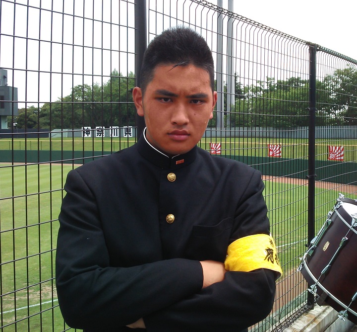 鋭い目力 プライドを胸に野球部を鼓舞する横浜高応援団団長 野球コラム 週刊ベースボールonline