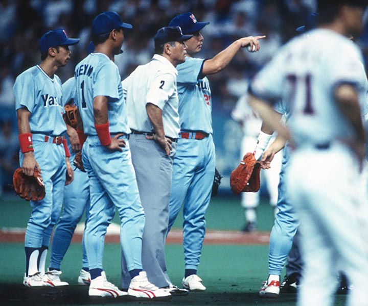 マウンドの吉井理人を襲ったレーザービーム事件 1997年8月5日 野球コラム 週刊ベースボールonline