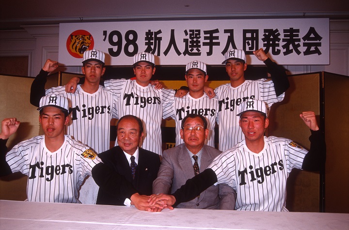 奥村武博 元阪神 史上唯一 プロ野球選手から公認会計士への転身 その経緯とは パンチ佐藤の漢の背中 野球コラム 週刊ベースボールonline