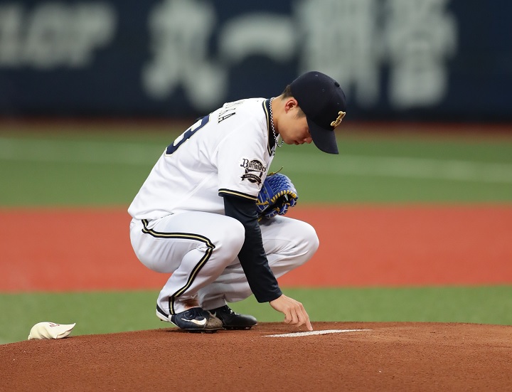オリックス 山岡泰輔が投球板に記す文字 野球コラム 週刊ベースボールonline