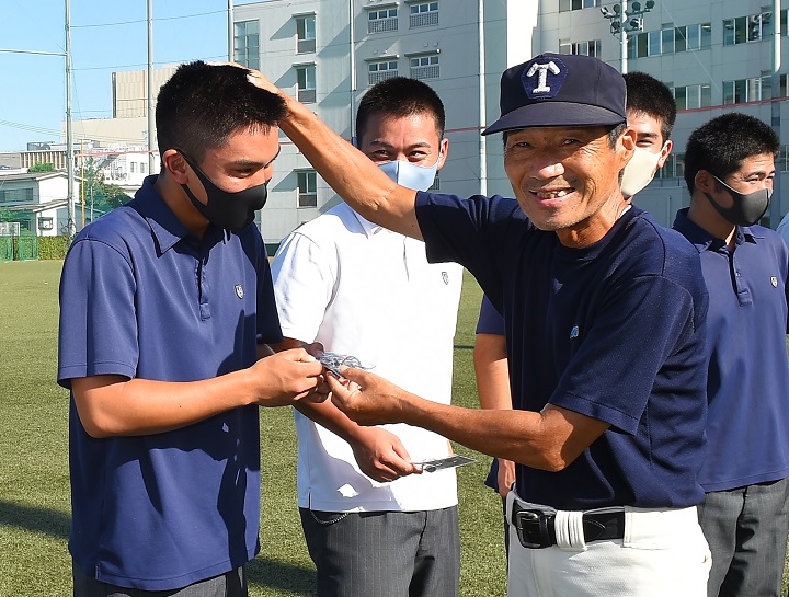 励みになります 帝京 前田監督が主将から贈られた 宝物 野球コラム 週刊ベースボールonline