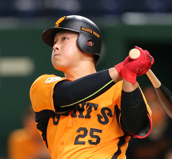 読売ジャイアンツ 岡本和真選手 100本塁打記念オーセンティックバット