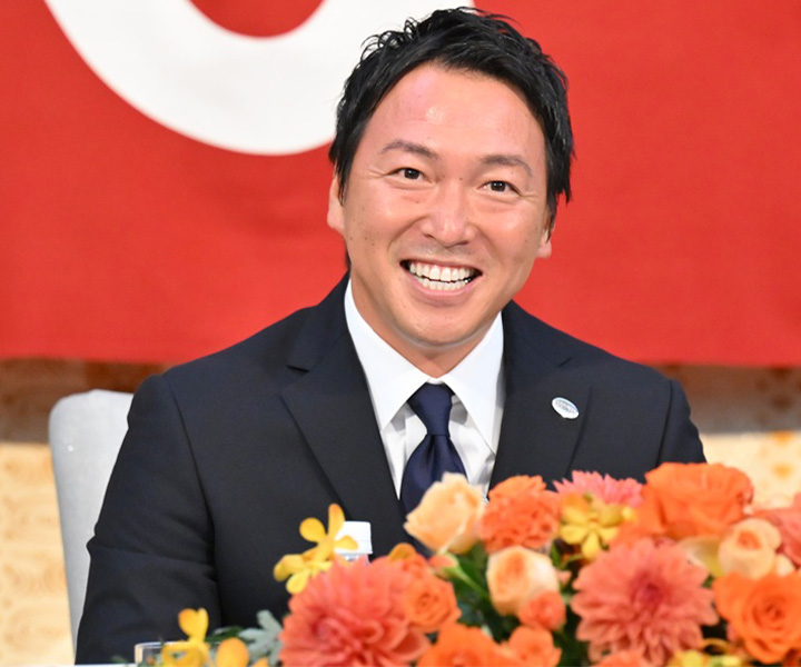 読売ジャイアンツを一言で表現するならば？」 引退会見で長野久義に