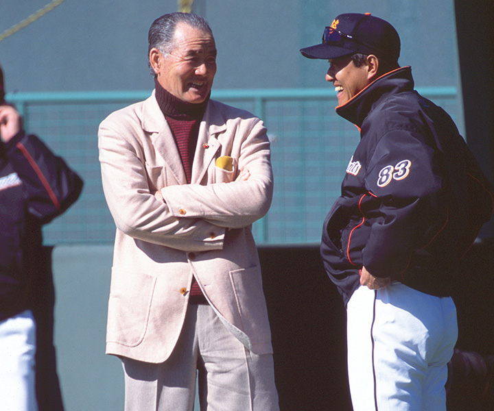 香坂英典コラム 最終回 巨人軍・長嶋茂雄監督の両隣にいた「助さん格