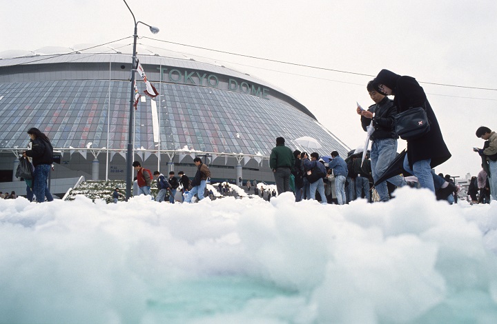 雪模様の中で東京ドーム初の開幕戦【1988年4月8日】 | 野球コラム