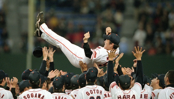 ゴジラ・松井秀喜、最後の巨人ユニフォーム【2002年11月23日】 | 野球 